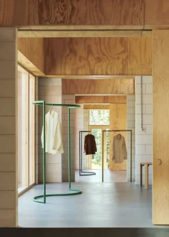 - garderobestativ - Colour Rack - S-Shape - Eggshell / creme hvid^Hay New