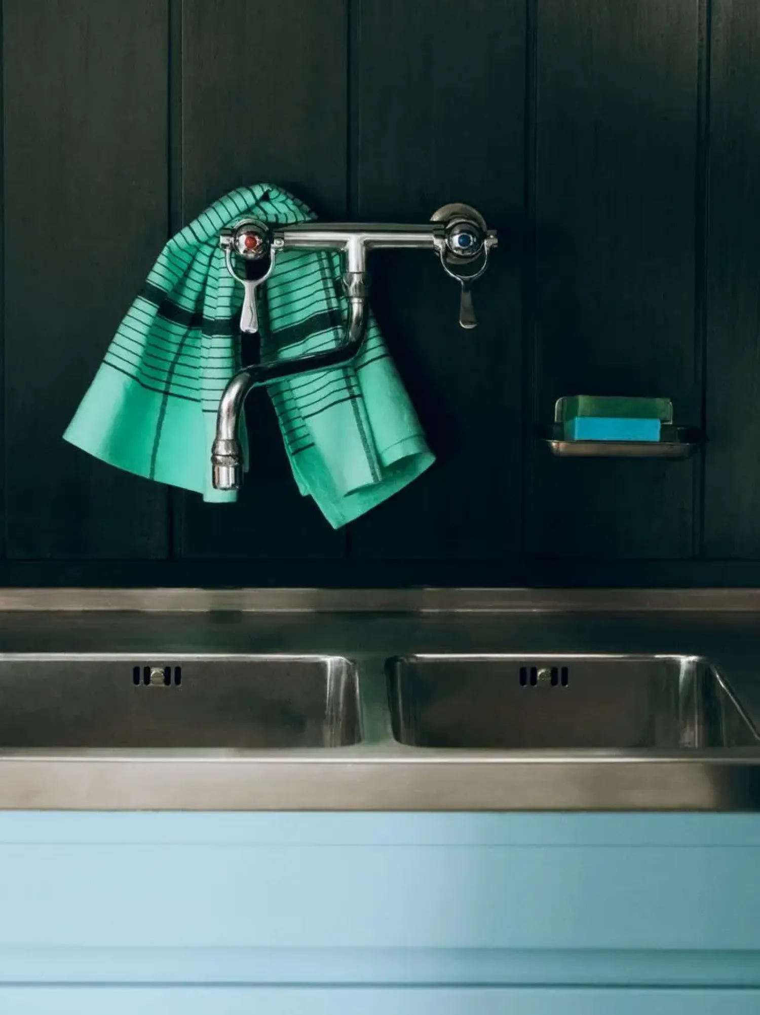 - Linear Tea Towel - W52 x L80 - Green - Green - 219^Hay Sale