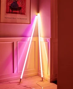 - Neon Tube LED - Pink - Neonrør - 150 cm*Hay