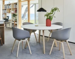 - Spisebordsstol - AAC 22 - About a Chair - Concrete Grey - Ben: Eg med lak^Hay Outlet