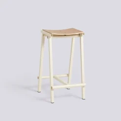 - Taburete 8 Bar Stool - Eggshell - Lacquered Oak Veneer Seat - Lav model 65 cm*Hay Outlet