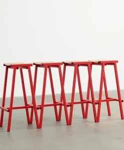 - Taburete 8 Bar Stool - Signal Red - Lacquered Oak Veneer Seat - Lav model 65 cm*Hay Best