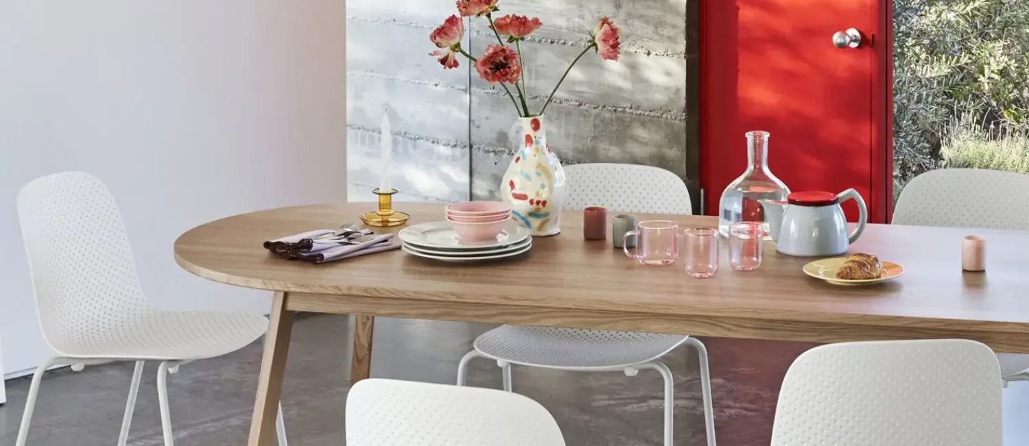 - Triangle Leg Table - 200 cm - lakeret Eg - spisebord*Hay Outlet