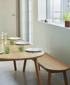 - Triangle Leg Table - 200 cm - lakeret Eg - spisebord*Hay Outlet