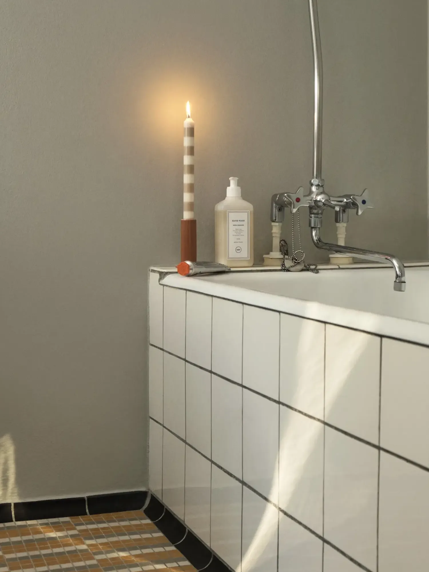 - Tube Candleholder M, Peach*Hay Hot