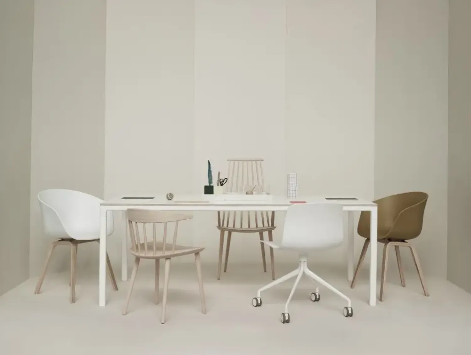 J104 stol i Mørk Olieret Eg, J 104^Hay Clearance