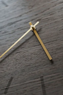 - Vægur - Dark Oak - Mørk Eg/Guld - Ø28 cm*Hemverk Discount