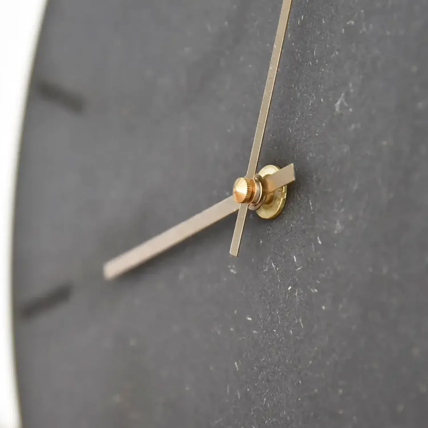 - Vægur - Gunpowder - Sort/Guld - Ø28 cm*Hemverk New