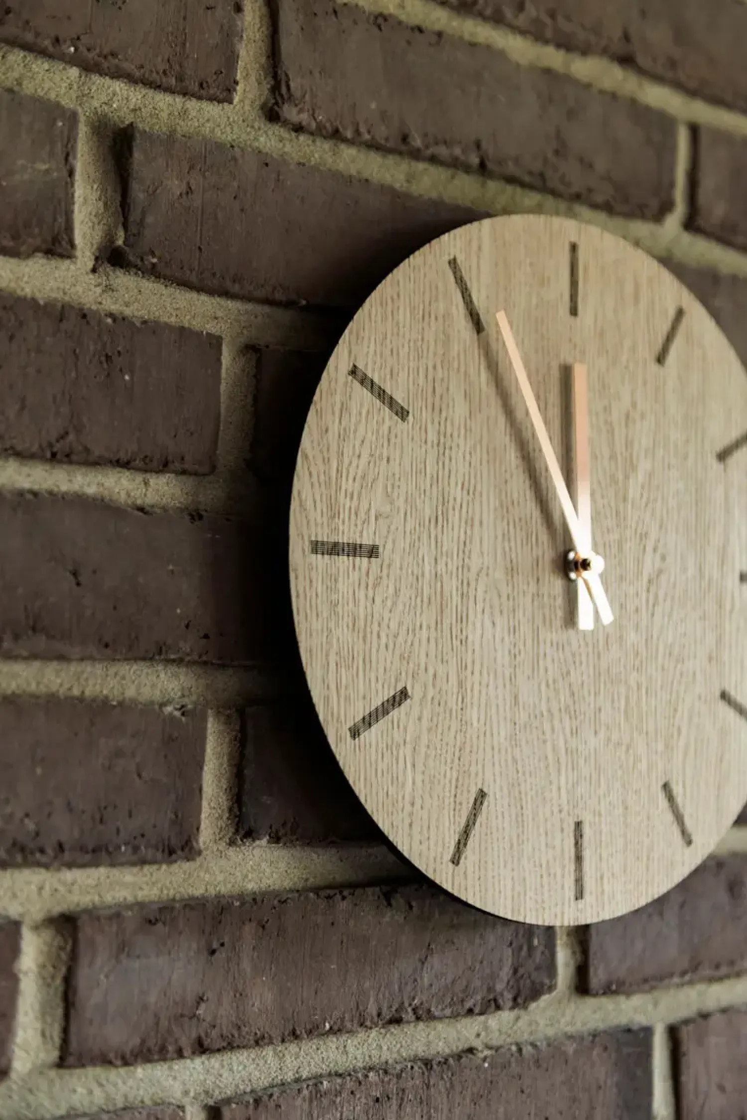 - Vægur - Light Oak - Eg/Guld - Ø28 cm^Hemverk New