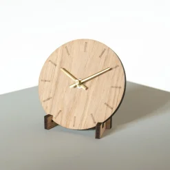 - Vægur - Lys Eg - Ø12 cm - Guld visere*Hemverk Clearance