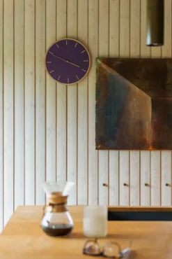 - Vægur - Lys Eg/Burgundy - Kobber visere - Ø38 cm*Hemverk