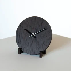 - Vægur - Mørk eg - Ø12 cm - Sorte visere^Hemverk Hot