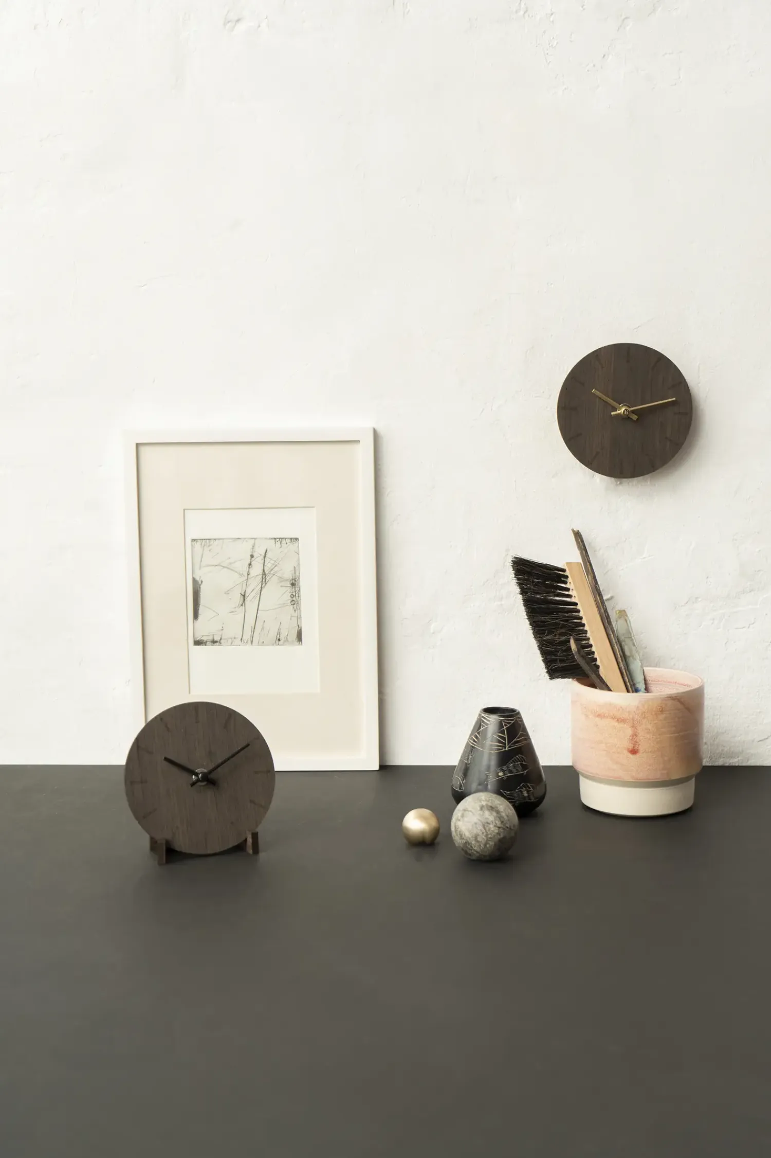 - Vægur - Mørk eg - Ø12 cm - Sorte visere^Hemverk Hot