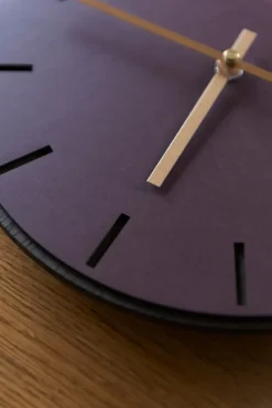 - Vægur - Mørk Eg/Burgundy - Kobber visere - Ø28 cm*Hemverk Discount