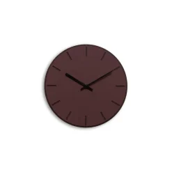 - Vægur - Mørk Eg/Burgundy - Sorte visere - Ø28 cm*Hemverk