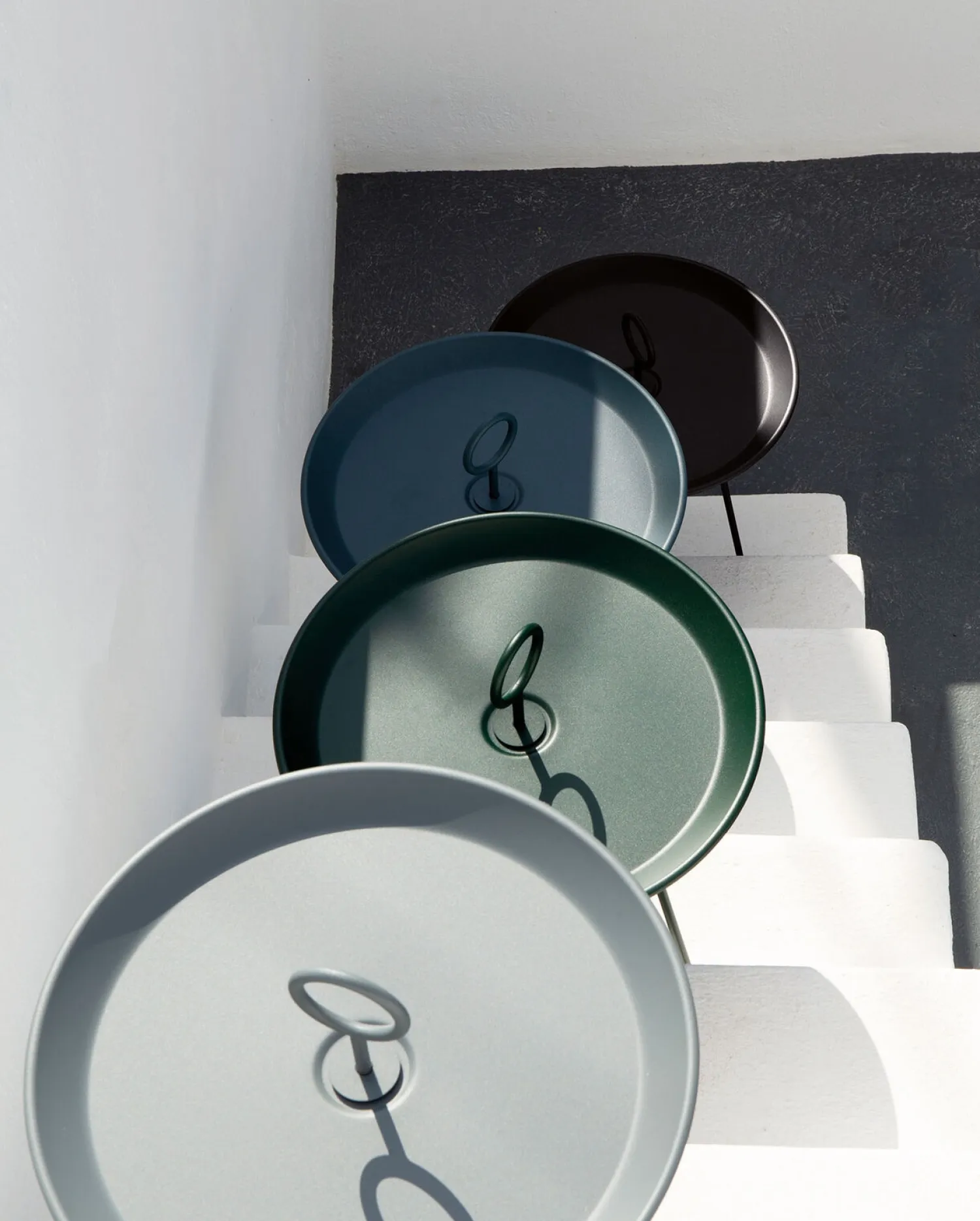 - EYELET Tray table Ø45 - Pine green^Houe Best