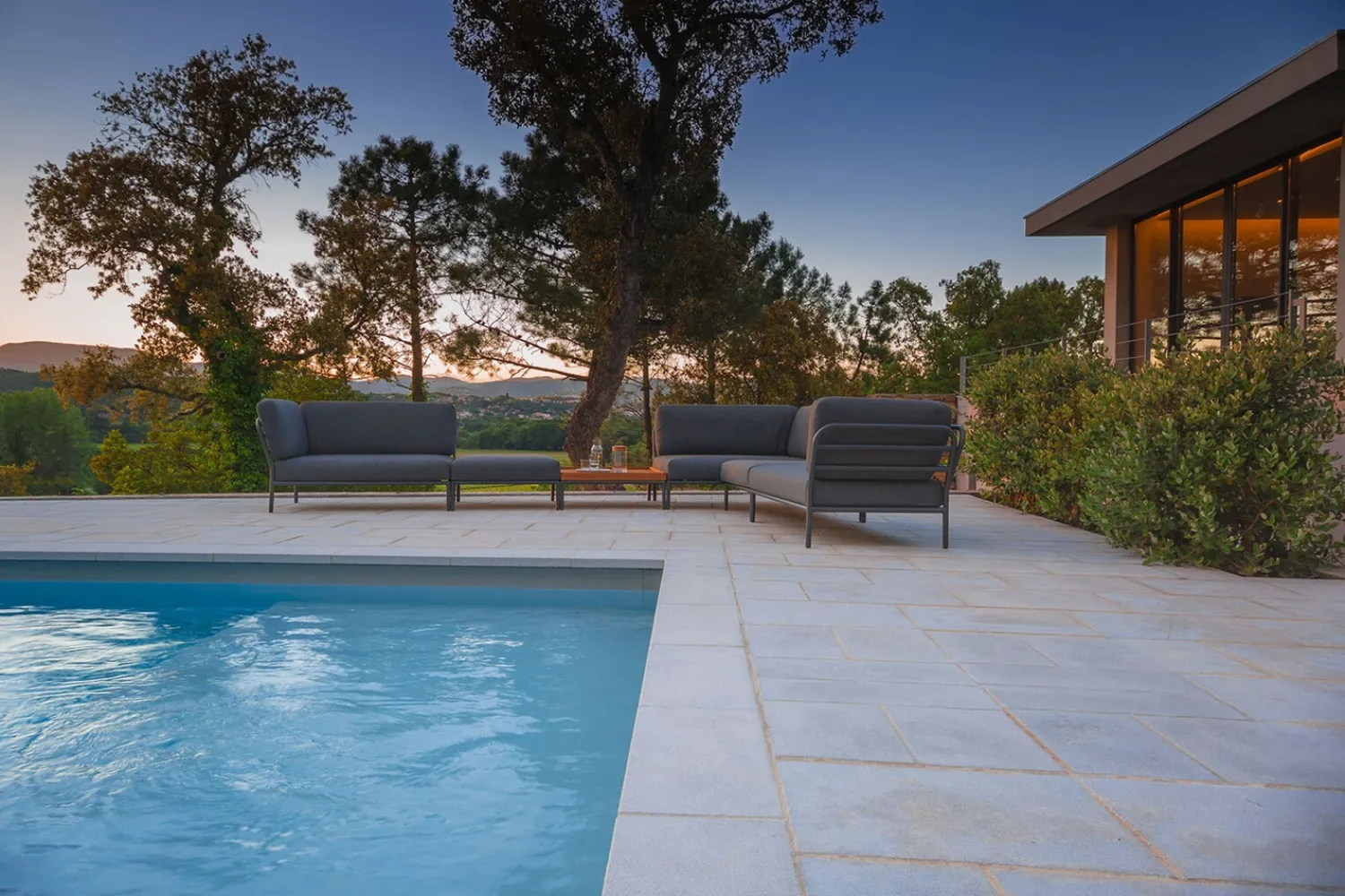 - LEVEL Ottoman - Dark grey. Fabric^Houe Hot