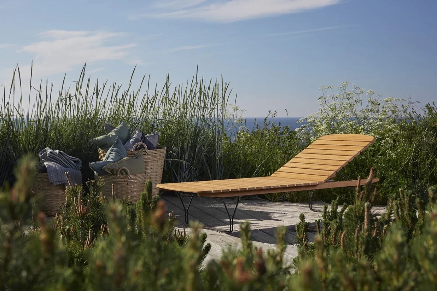 - MOLO Sunbed - Bamboo. Frame*Houe Clearance