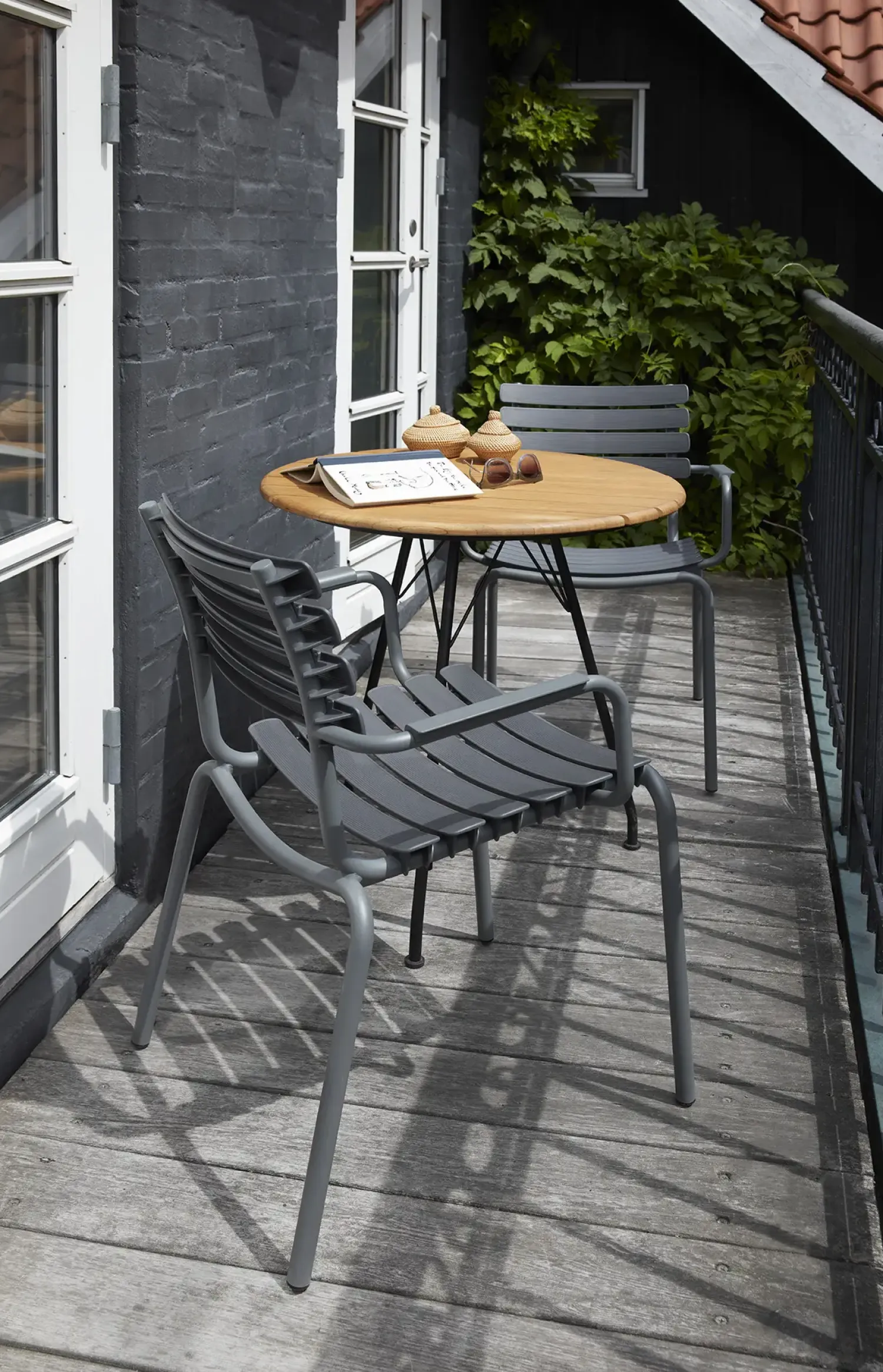 - ReCLIPS Dining chair - Dark grey. Armrest^Houe Discount