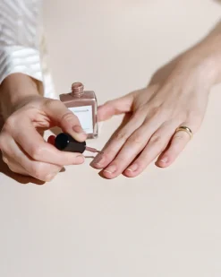 - Neglelak, Marzipan^J. Hannah Best