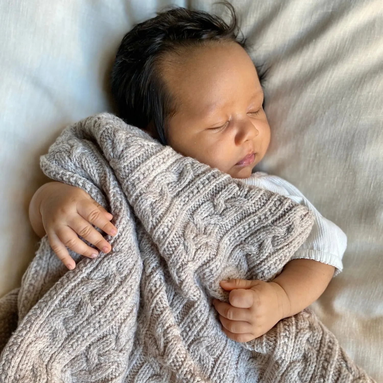 - Tæppe - Knitted Merino Wool Blanket - Lys Brun - 80x100 cm*Jack o Juno