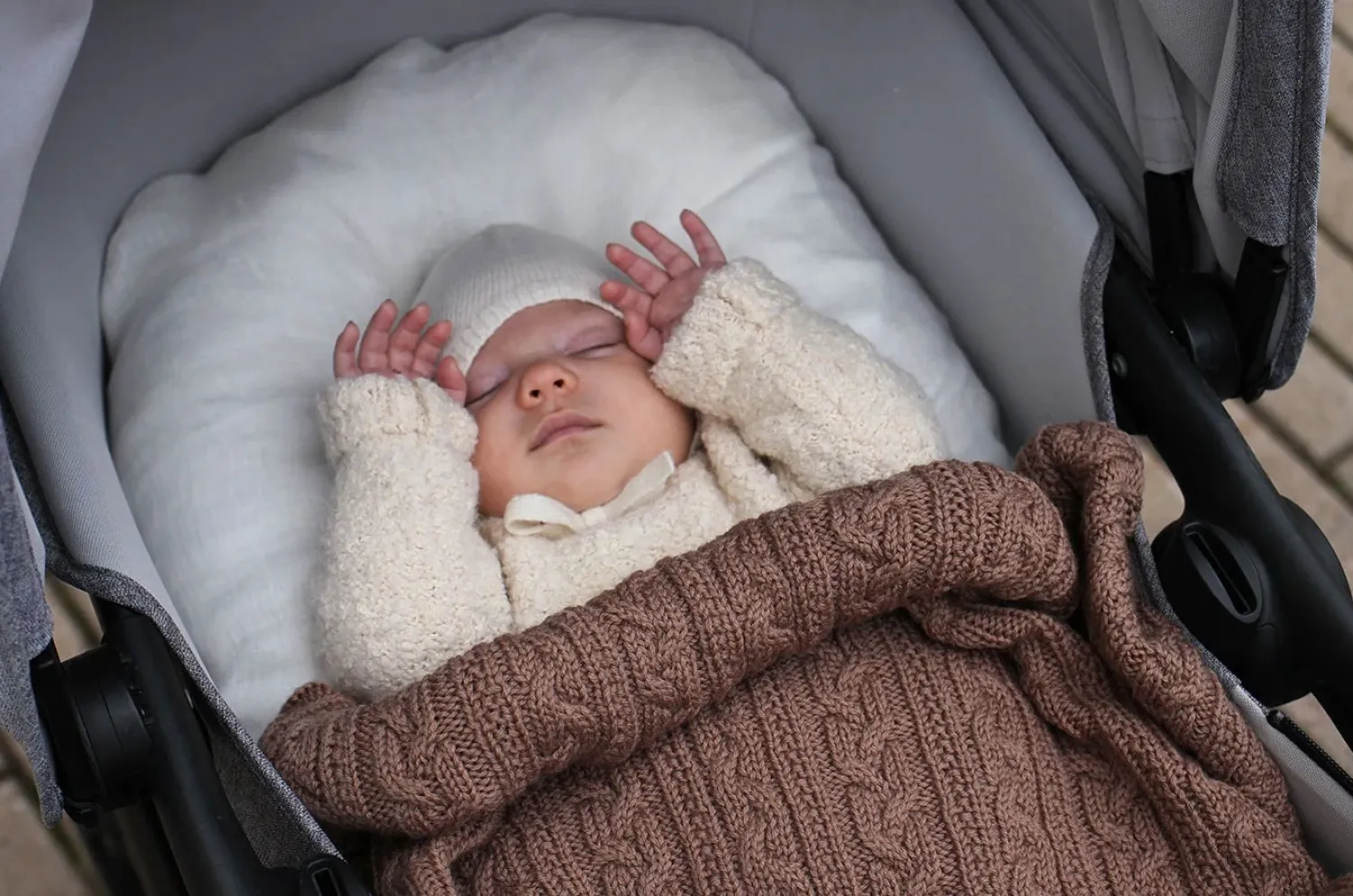 - Tæppe - Knitted Merino Wool Blanket - Lys Brun - 80x100 cm*Jack o Juno