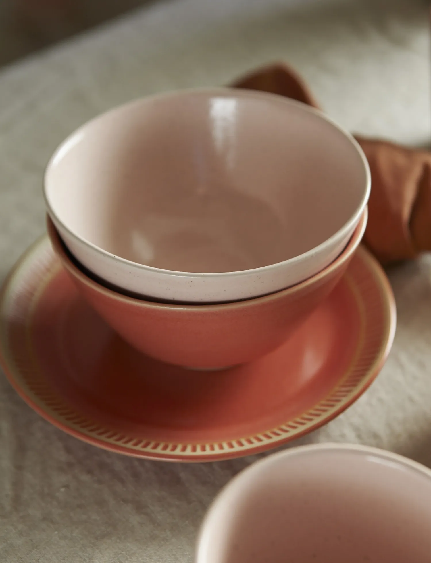 - Colorit tallerken Ø 19 cm coral^Knabstrup Keramik Online