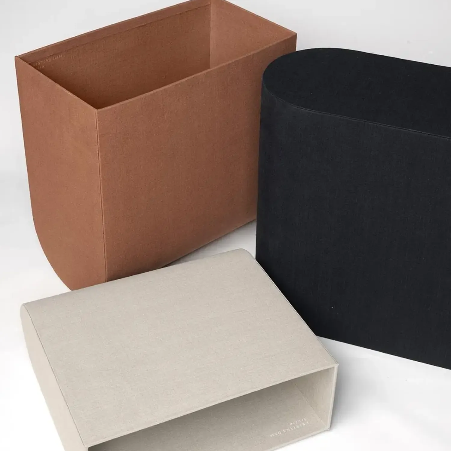 - Opbevaring - Small Curved Box - Grey^Kristina Dam Outlet