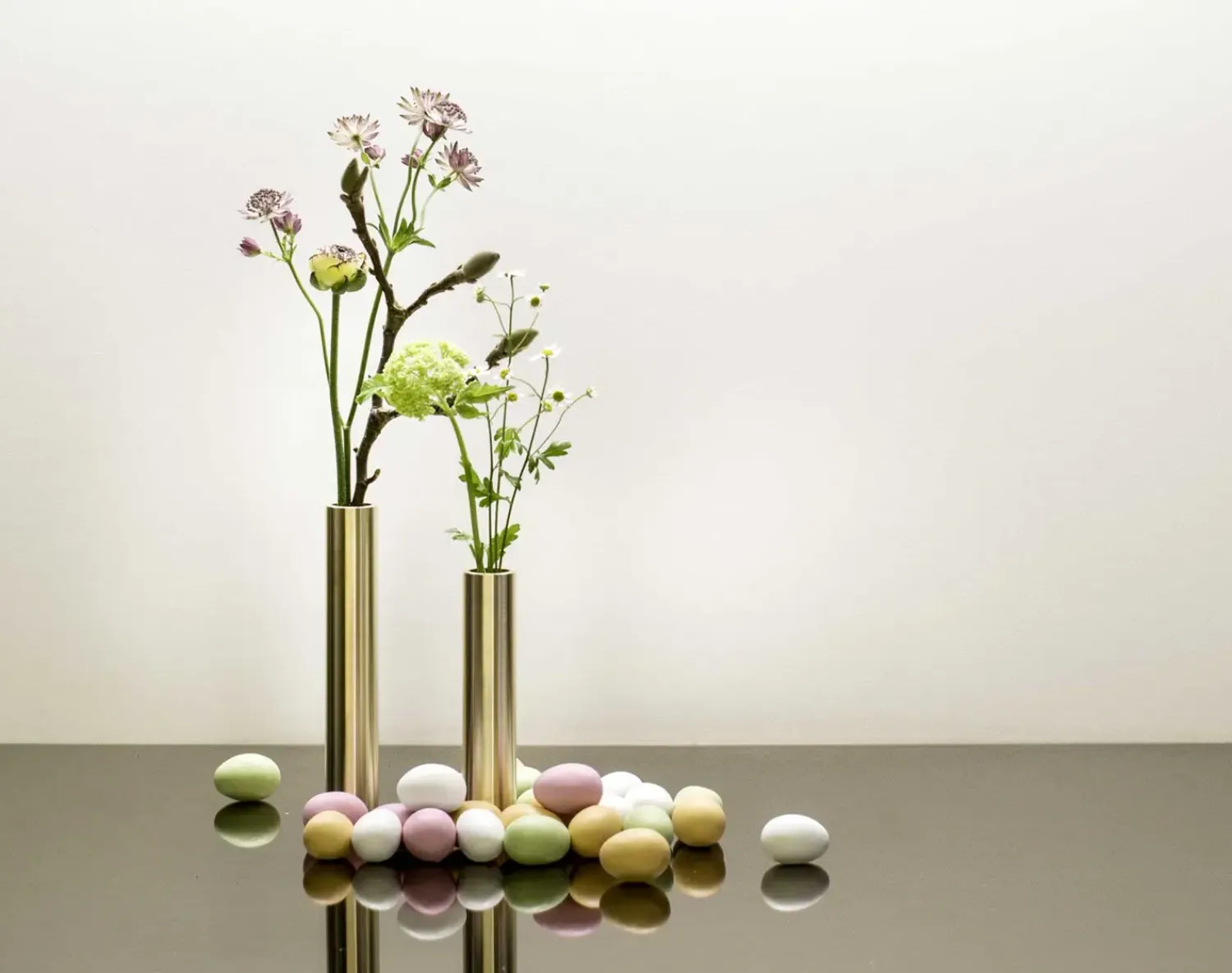 - Slim Vase - Messing - Højde 14 cm^Kunstindustrien Sale