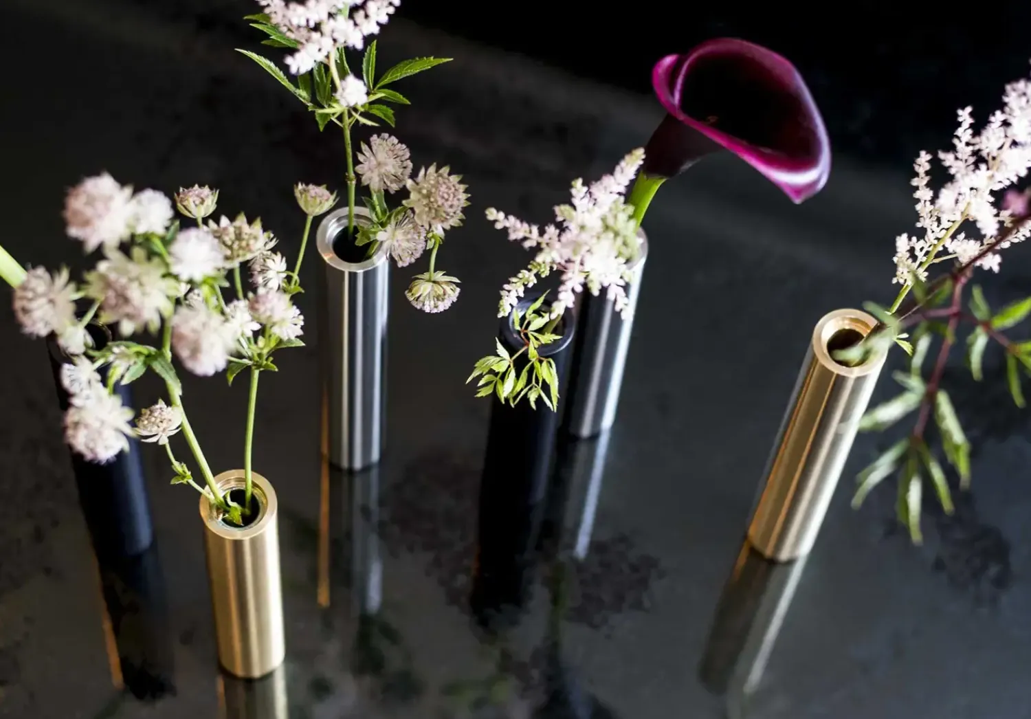 - Slim Vase - Messing - Højde 14 cm^Kunstindustrien Sale