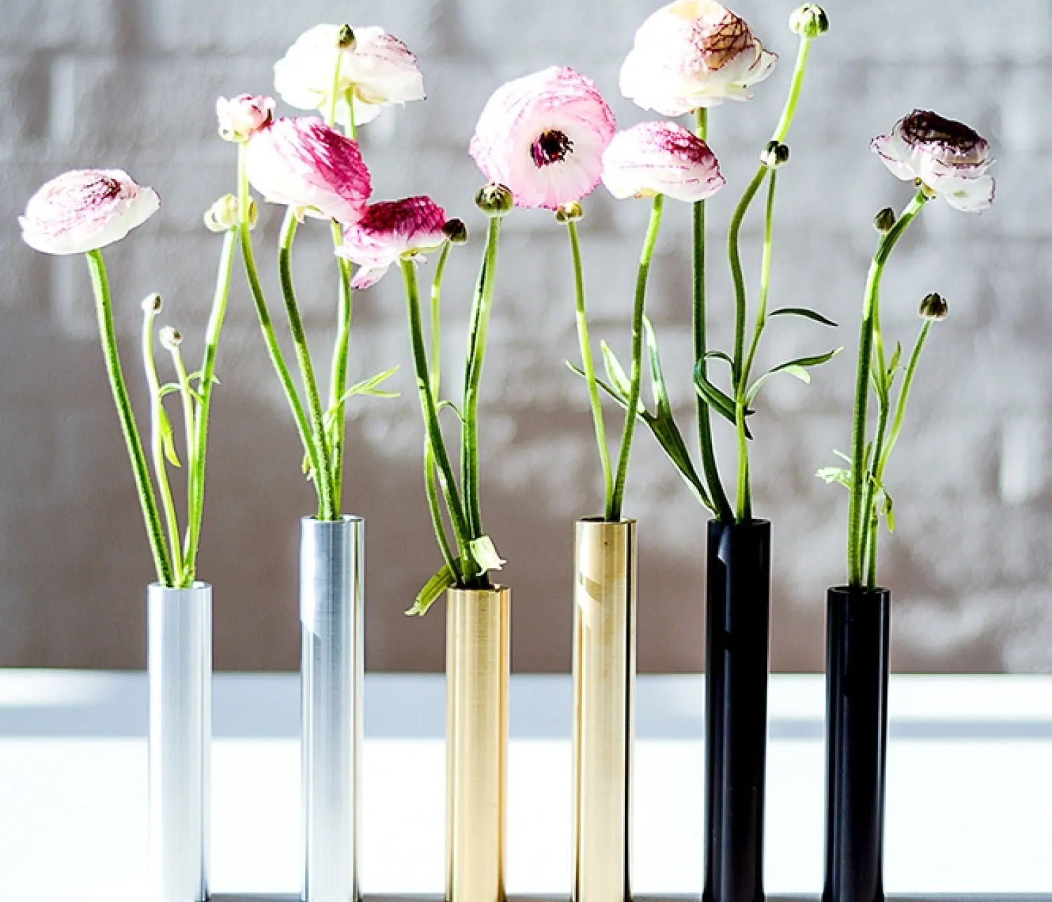 - Slim Vase - Messing - Højde 14 cm^Kunstindustrien Sale