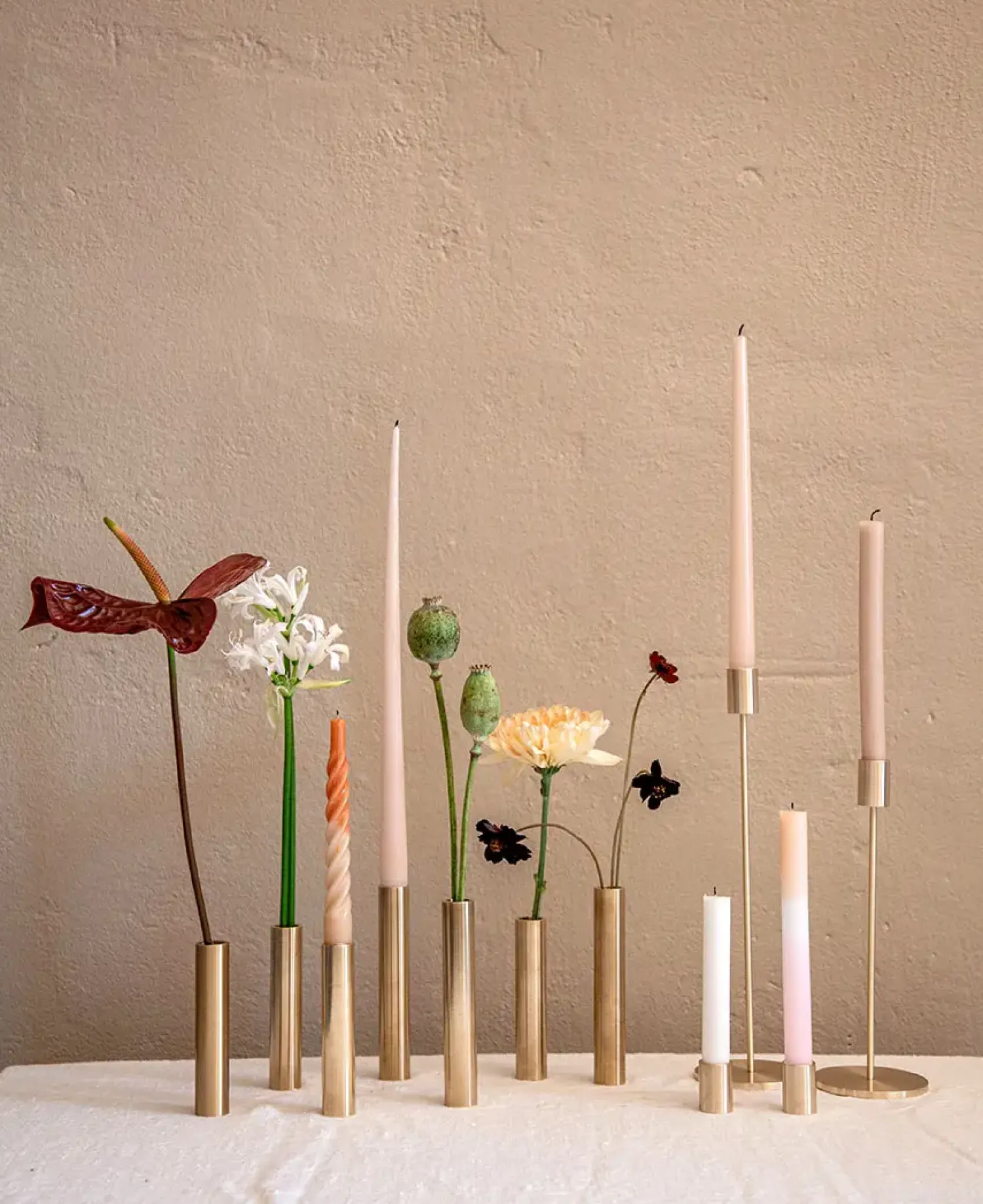 - Slim Vase - Messing - Højde 14 cm^Kunstindustrien Sale