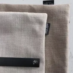 - Pude Phobos - Light Sand (50x50 cm)*Louise Smærup