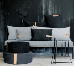 pude - Pude i sort canvas 60 x 40 cm^Louise Smærup Hot