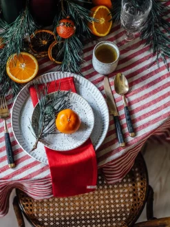 - Dug - Misty - Edge - Real Red / Rød - 145x300 cm*Lovely Linen Online