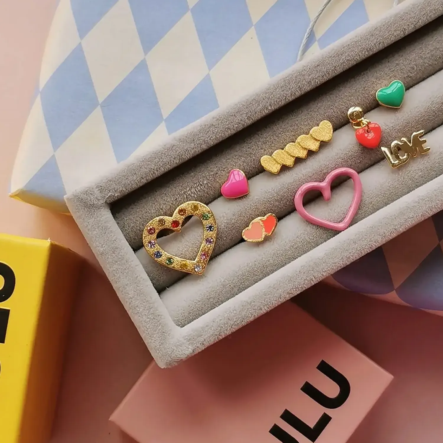 - Ørestikker - Topping Short Love U - Light Green / Lysegrøn - 1 stk.*LULU Copenhagen Online