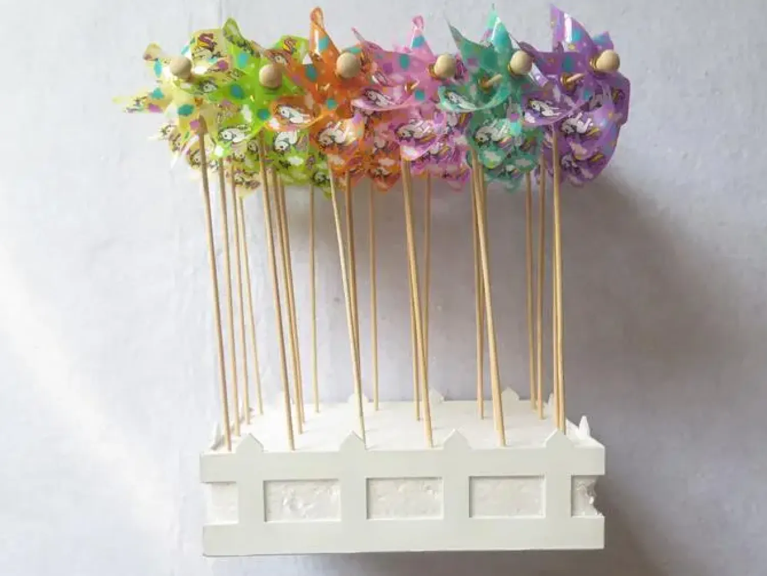 - Vindmølle enhjørning Ø9 cm. - ass. farve (1 styk.)*Magni New