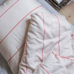 - ALIGN-sengesæt - Bright red/Sand - W140 x L200 cm*Mette Ditmer