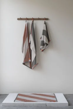 - DIAGONAL guest towel, 2-pack - Dark olive*Mette Ditmer New