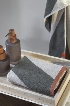 - DIAGONAL towel - Dark olive*Mette Ditmer Online