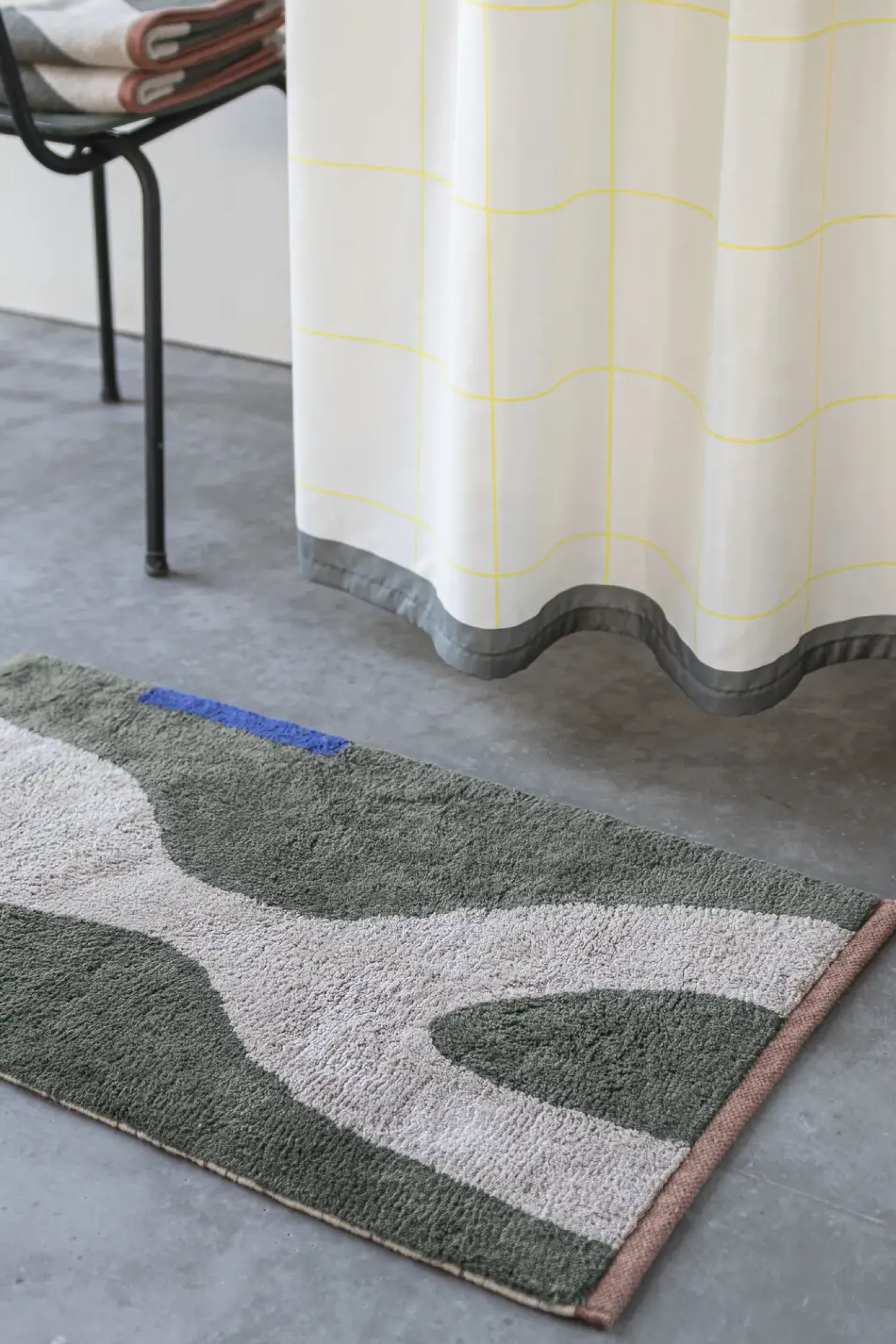 - FIGURA rug, small - Dark olive*Mette Ditmer New