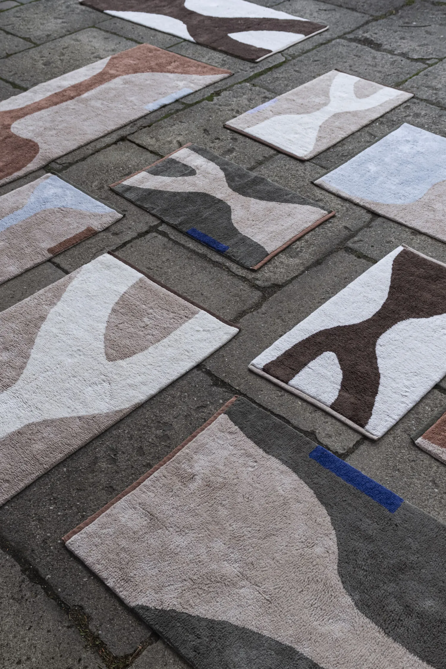 - FIGURA rug, small - Dark olive*Mette Ditmer New