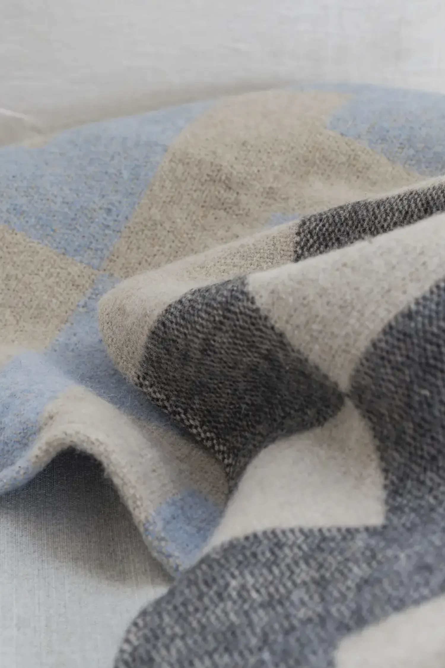 - MAZE-plaid - Light blue - W130 x L190 cm*Mette Ditmer Outlet