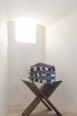 - MOROCCO-håndklæde - Chocolate / Off-white - W50 x L90 cm*Mette Ditmer