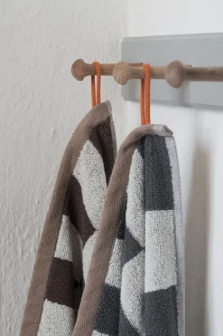 - RETRO-håndklæde - Chocolate - W70 x L133 cm^Mette Ditmer Discount