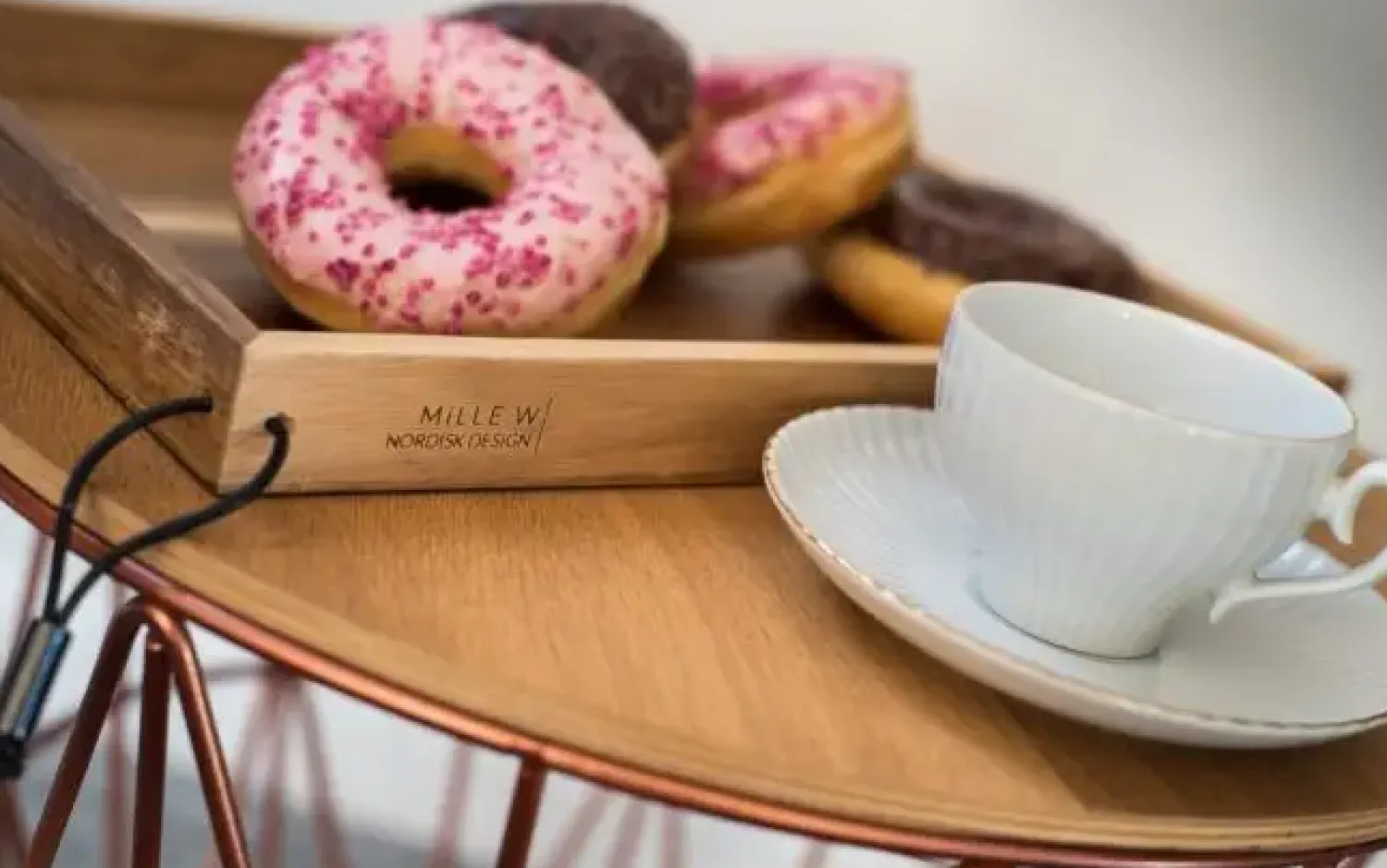 - Bakke i træ - Beige læder - 24 x 33 cm.^MILLE W NORDISK DESIGN Discount