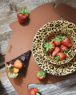 - Børne Dækkeserviet - Hval - Cognac^MILLE W NORDISK DESIGN Hot