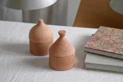 - Rustic keramik krukke med låg - 14,5 cm^Moudhome Sale