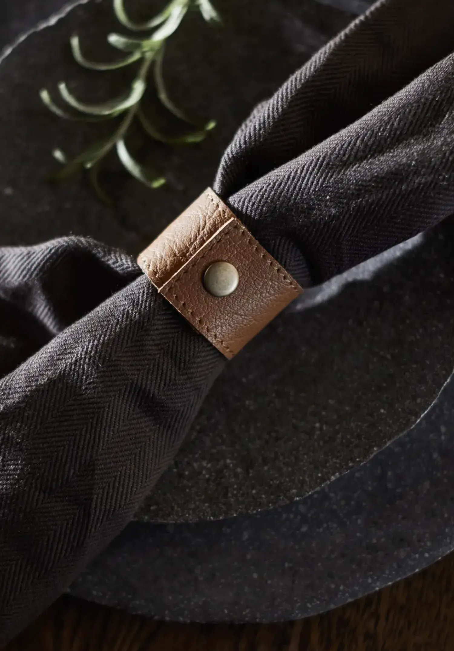 - Umami Serviet - Sort/Brun*Muubs