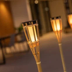 - Havespyd - Hiama - med ild effektlys - solcelleladet*New Garden Hot